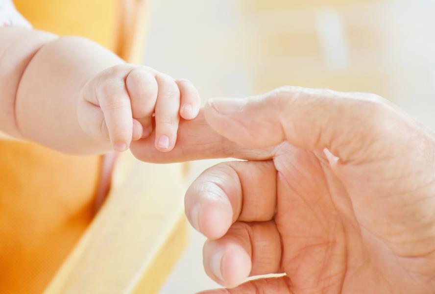 Baby im Alltag – Kunststoffe erfüllen in Einwegwindeln verschiedene technische Funktionen